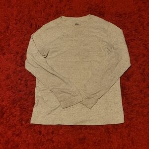 ***BARELY WORN*** white thermal longsleeve shirt kids unisex size XL